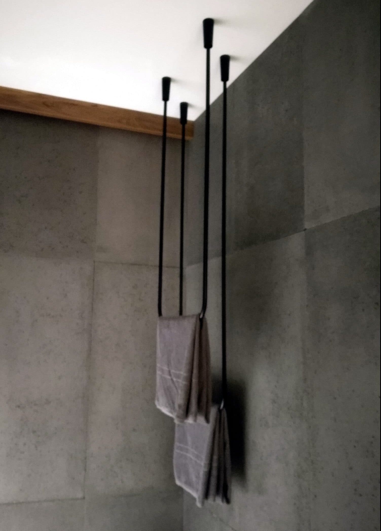 sufitowy-wieszak-na ręczniki