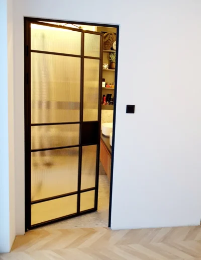 Drzwi-industrialne-szkło-ornament