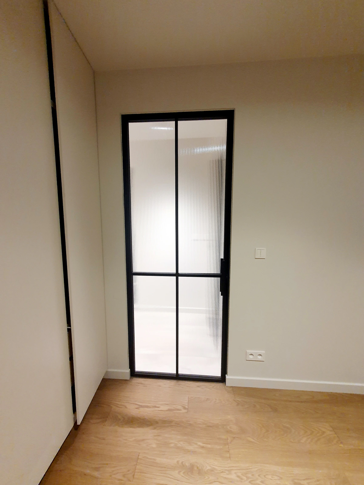 Drzwi wewnętrzne ze szkłem ornamentowym Flutes