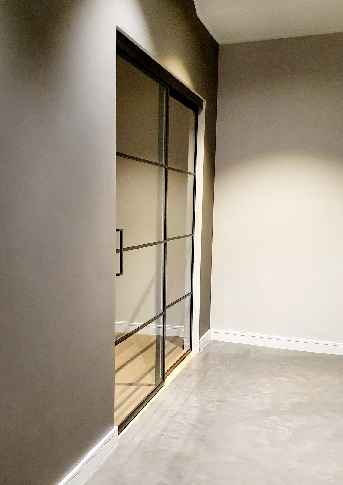 Przesuwne drzwi loftowe plus ścianka