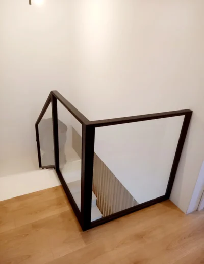Minimalistyczna-balustrada-stalowa-szkło-Gdańsk