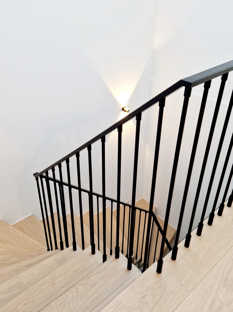 Minimalistyczna balustrada stalowa – Berlin