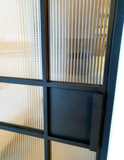 Pochwyt-drzwi-loftowe-detal