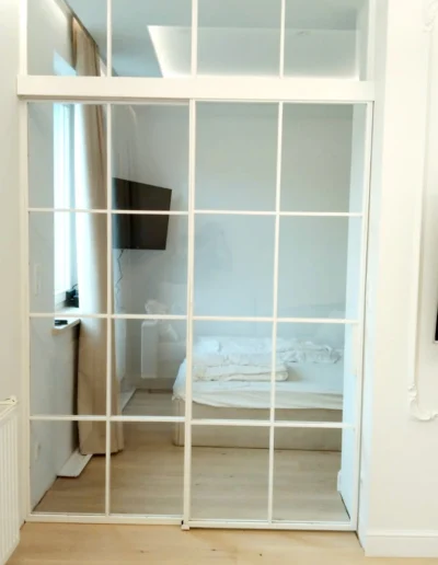 Przeszklenie-loftowe-białe-szkło-transparent