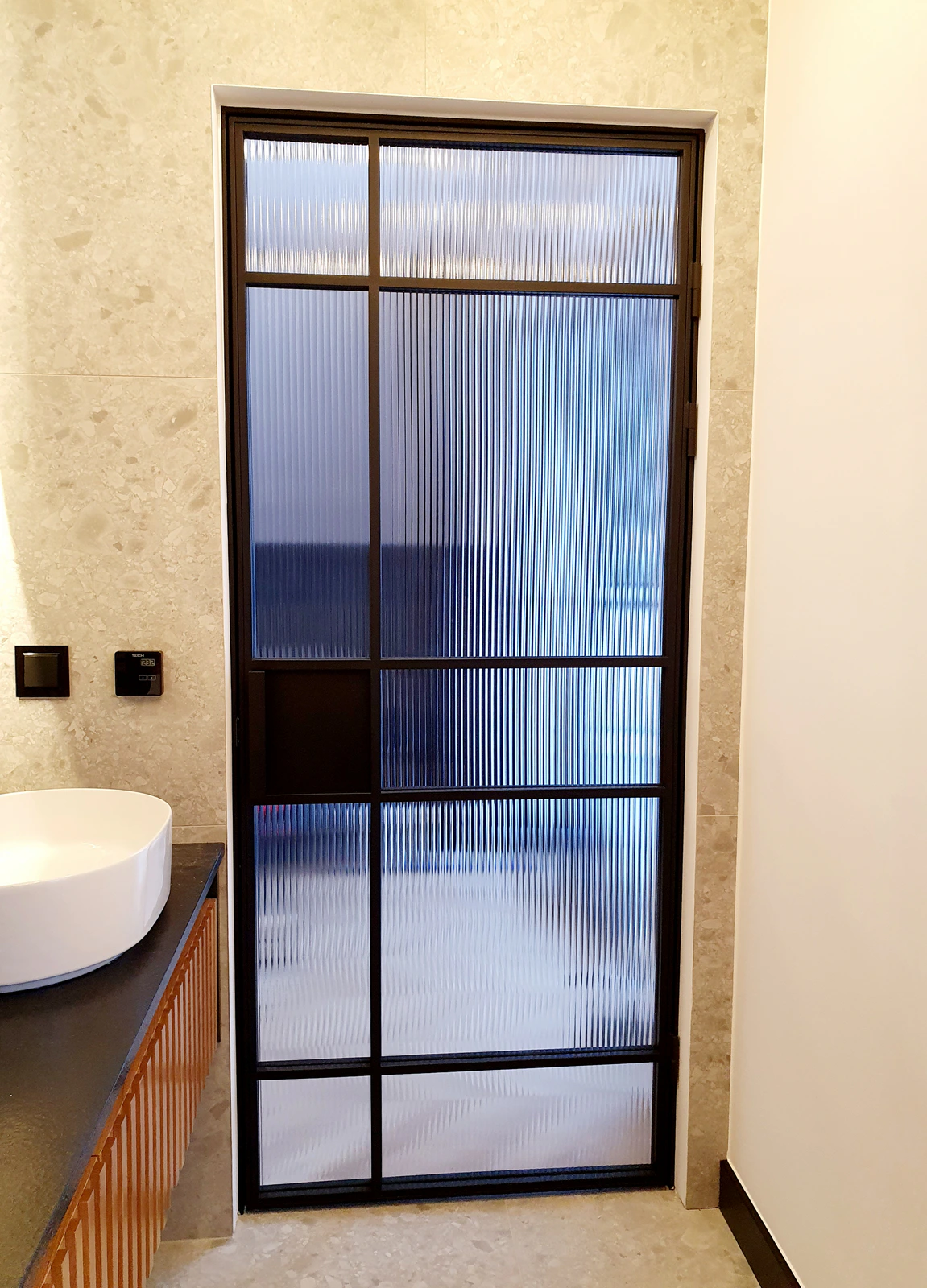 Stalowe-drzwi-loftowe-ze-szkłem