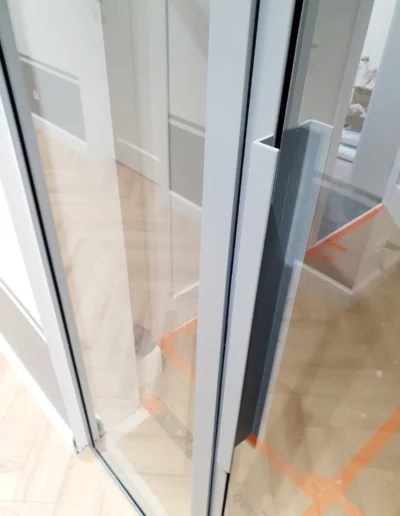 Stalowe szare drzwi z doswietlem slupsk cienka ramka