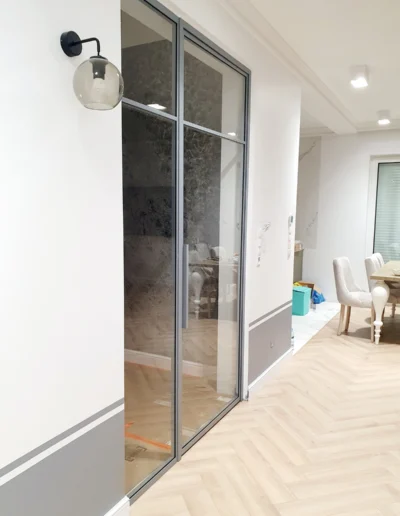 Szary smukly z doswietlem wiatrolap loftowy slupsk