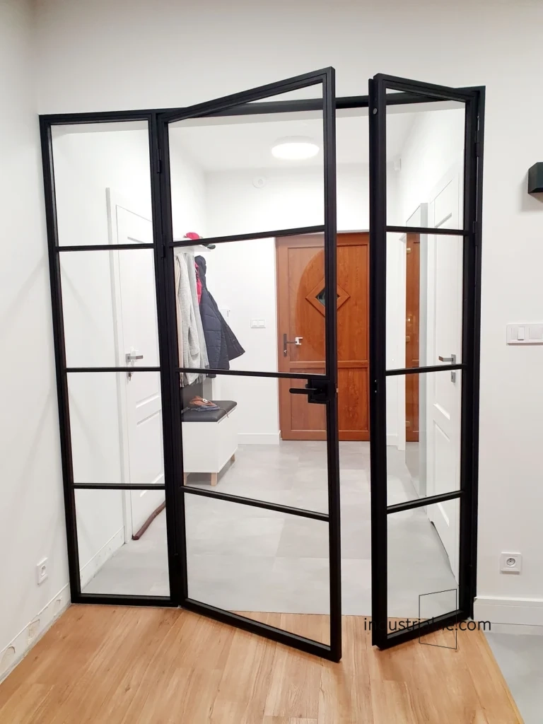 Czarne drzwi loftowe, przejście do holu w Gdyni – projekt.